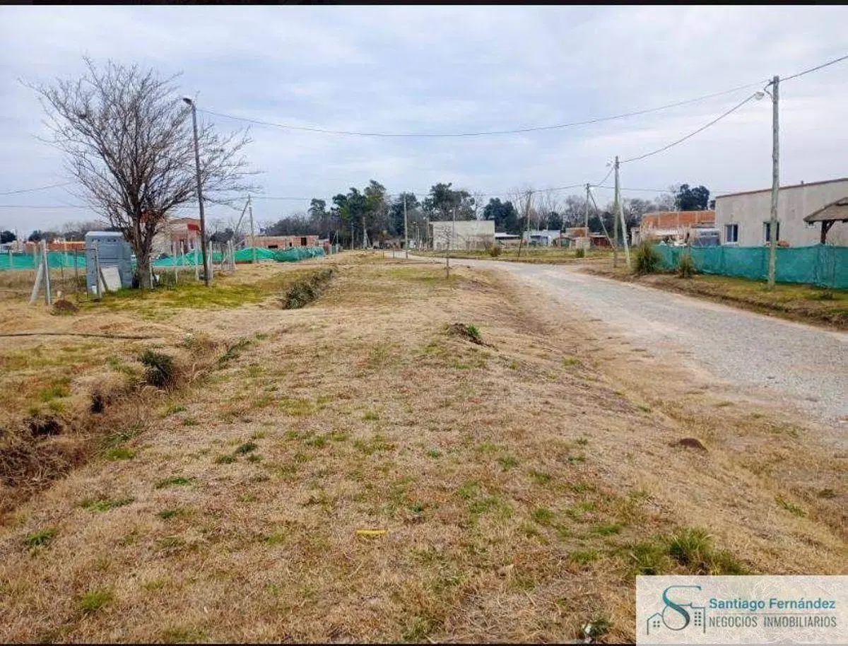 Casa en venta de 3 dormitorios c/ cochera en Los Alamos 2