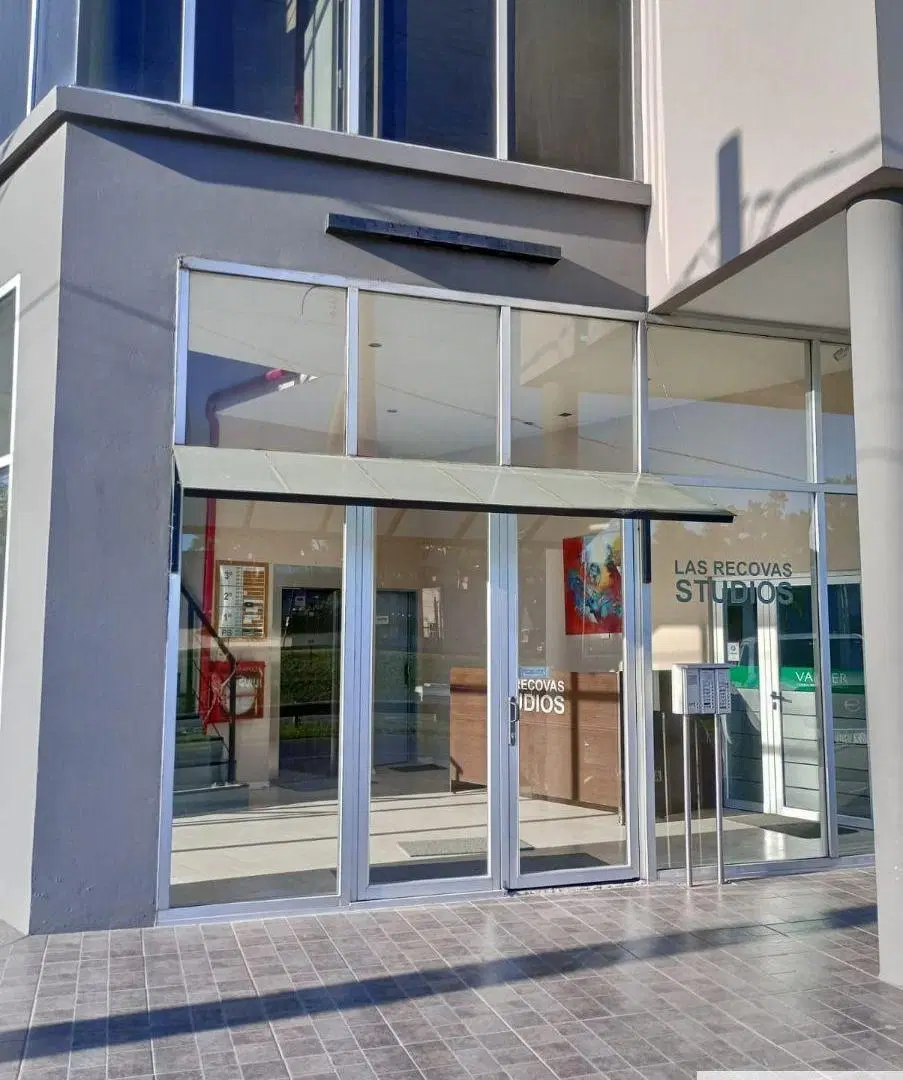 Oficina en venta 40 m2 Office cochera Pilar 3
