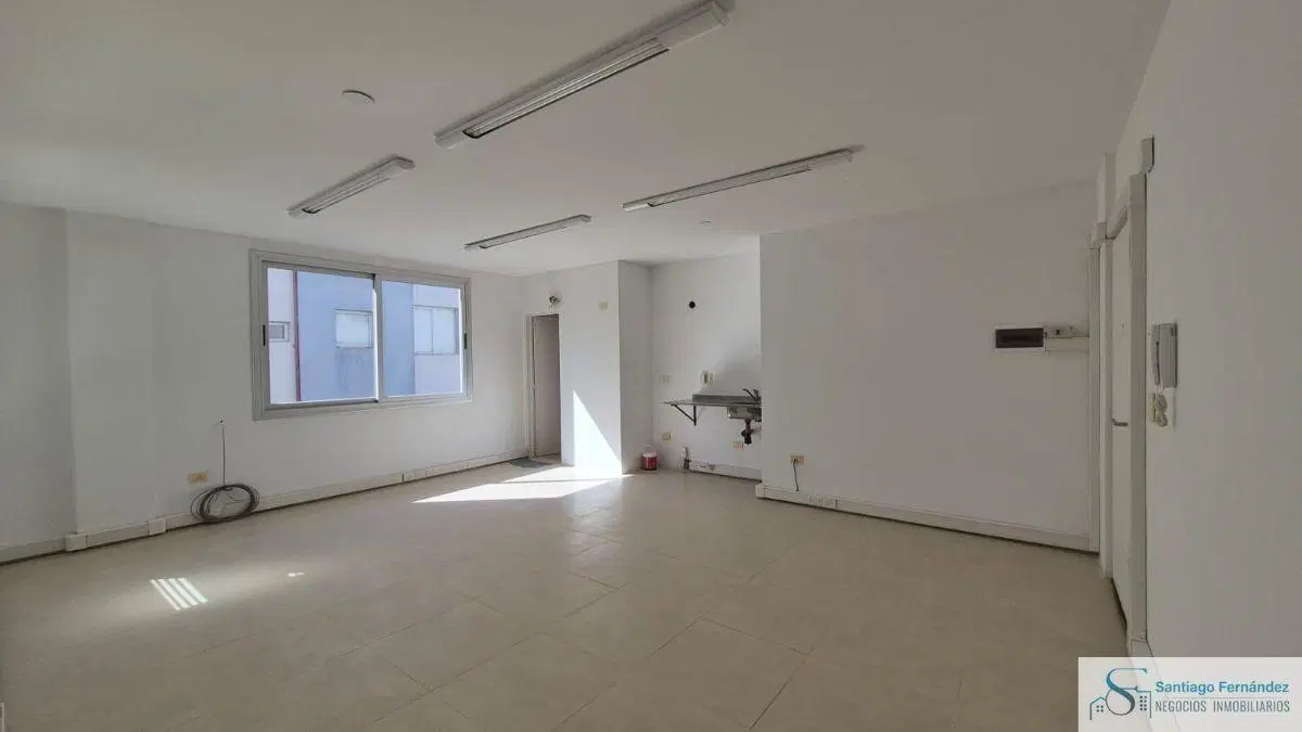Oficina en alquiler 50 m2 1 despacho Office baño cochera Pilar 2
