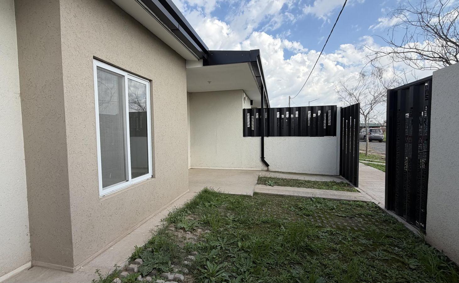 Foto de CasaVenta - Casa 2 Dormitorios. Barrio Belvedere, Capitán Bermúdez, imagen 1