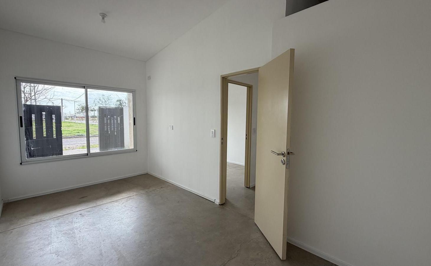 Foto de CasaVenta - Casa 2 Dormitorios. Barrio Belvedere, Capitán Bermúdez, imagen 3