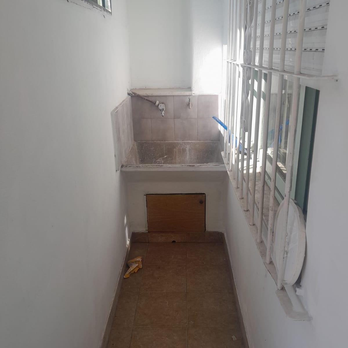 Departamento Amplio Tres Dorm. con Patio y Galeria Sin Expensas 2