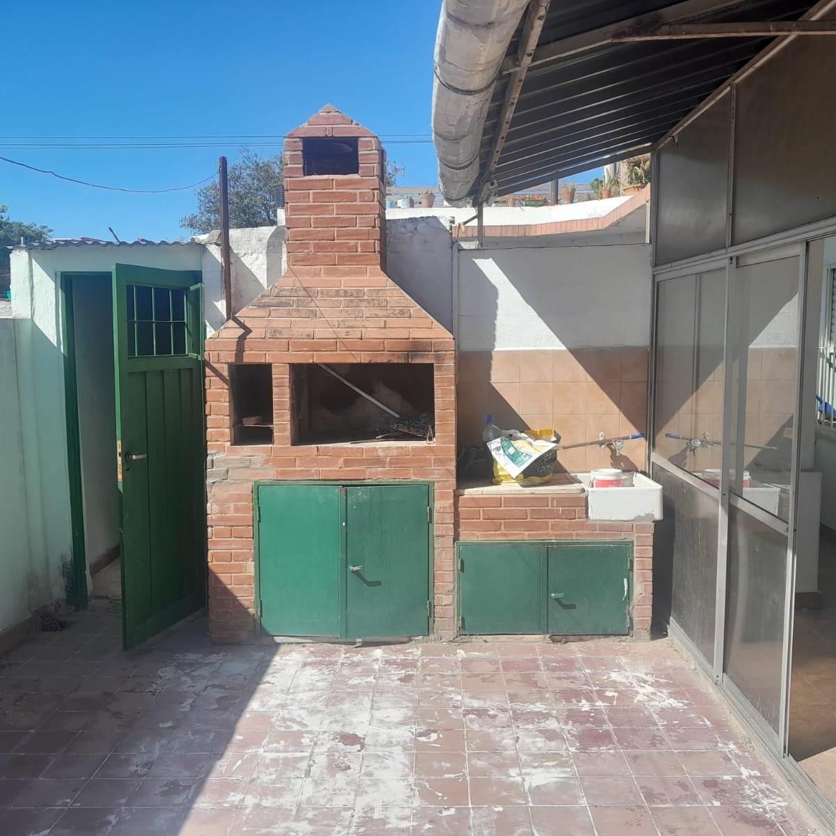 Departamento Amplio Tres Dorm. con Patio y Galeria Sin Expensas 1