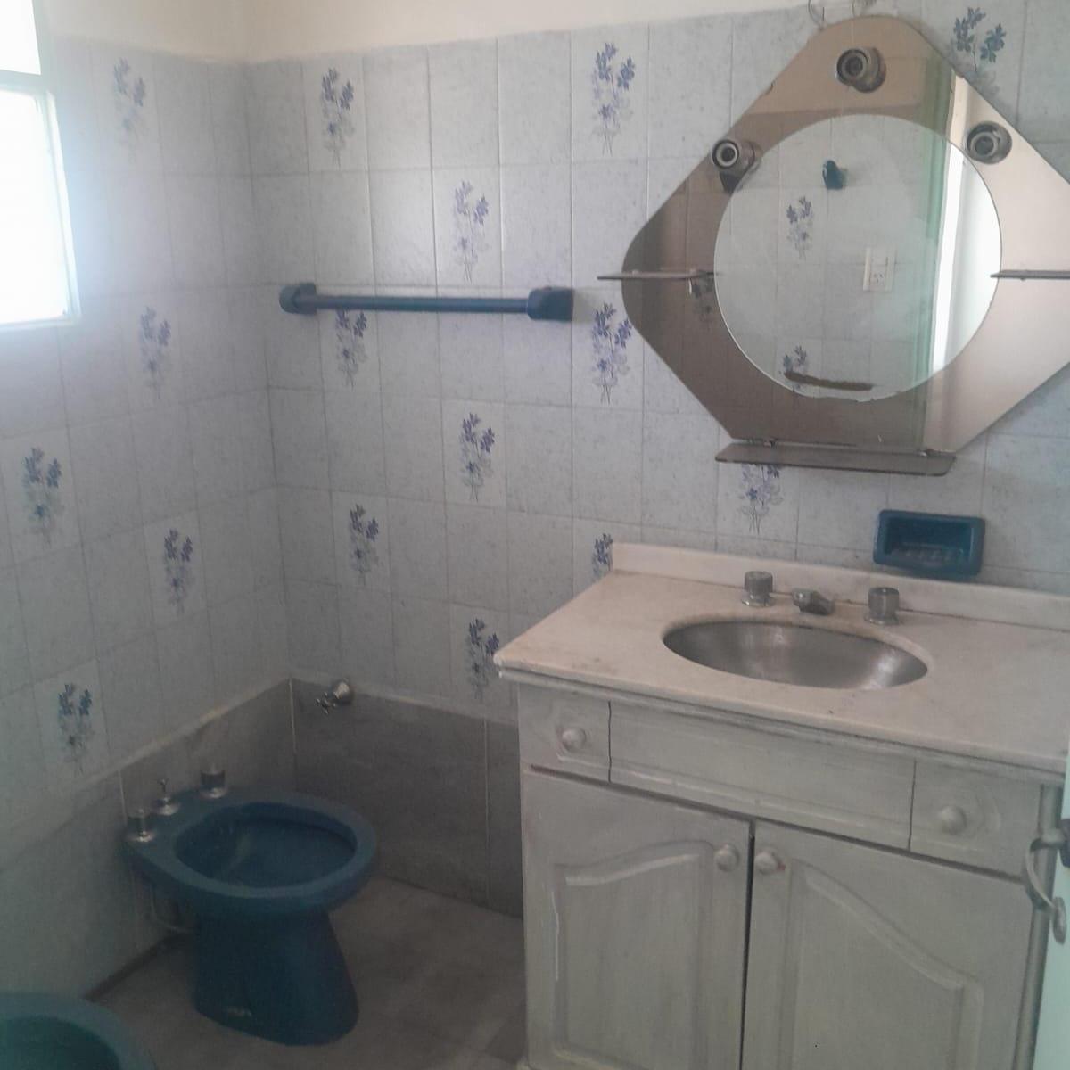 Departamento Amplio Tres Dorm. con Patio y Galeria Sin Expensas 4