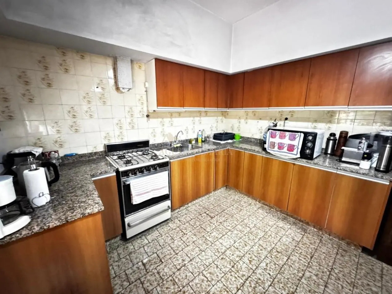 VENTA CASA CON LOCAL ITUZAINGO 2