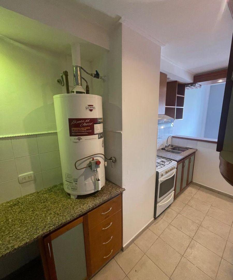 Foto de Departamento de 50 m² con 1 dormitorio en venta en La Plata, imagen 2