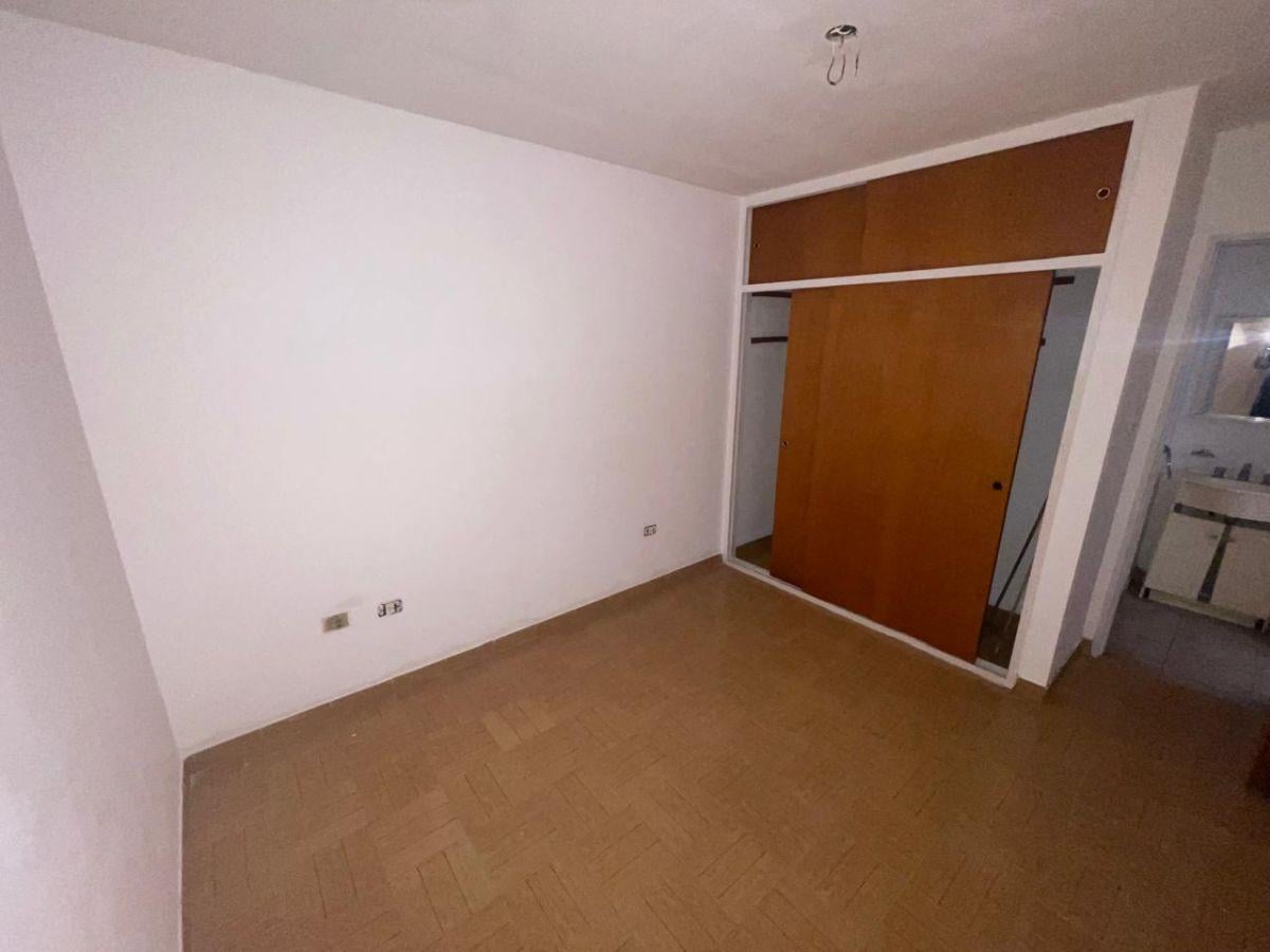 Foto de Departamento de 1 dormitorio con patio y cochera en venta, imagen 5