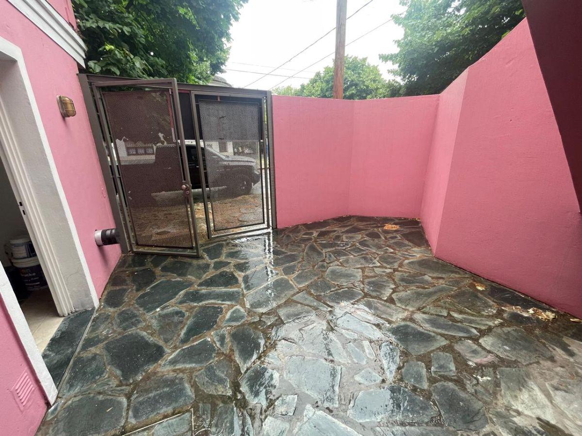 Foto de Departamento de 1 dormitorio con patio y cochera en venta, imagen 3