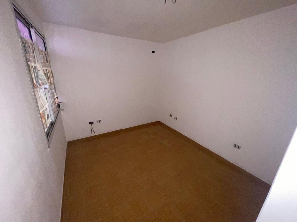 Foto de Departamento de 1 dormitorio con patio y cochera en venta, imagen 1