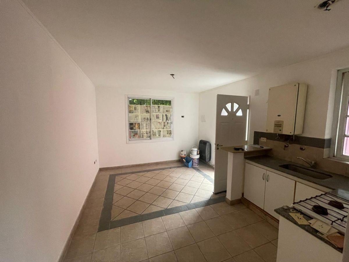 Foto de Departamento de 1 dormitorio con patio y cochera en venta, imagen 4