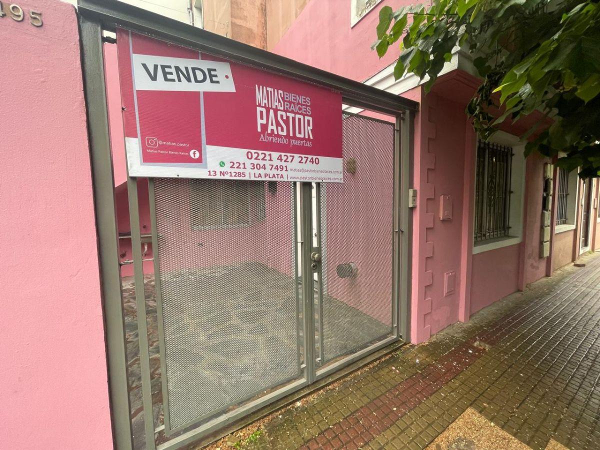 Foto de Departamento de 1 dormitorio con patio y cochera en venta, imagen 2