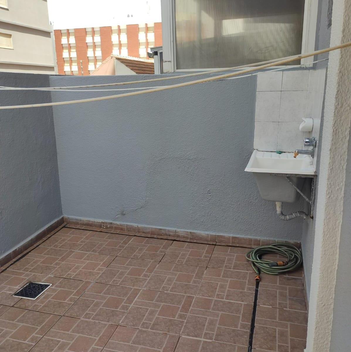 Excelente Departamento con Patio. Cerca del Mar. todos Los Servicios. 4