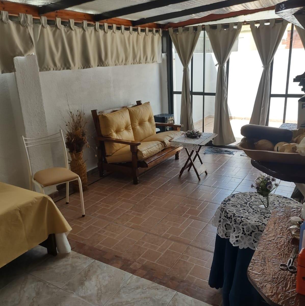 Excelente Departamento con Patio. Cerca del Mar. todos Los Servicios. 1