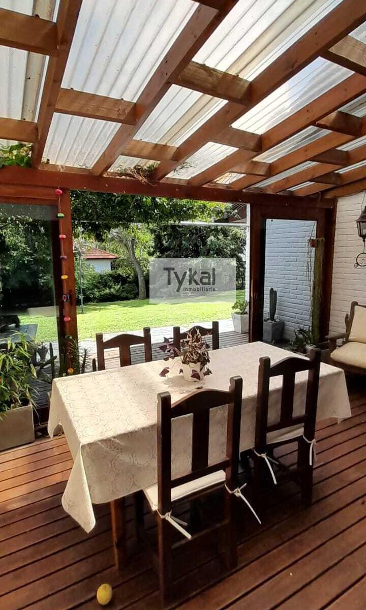Casa con Parque y Gas Natural y Pileta 4
