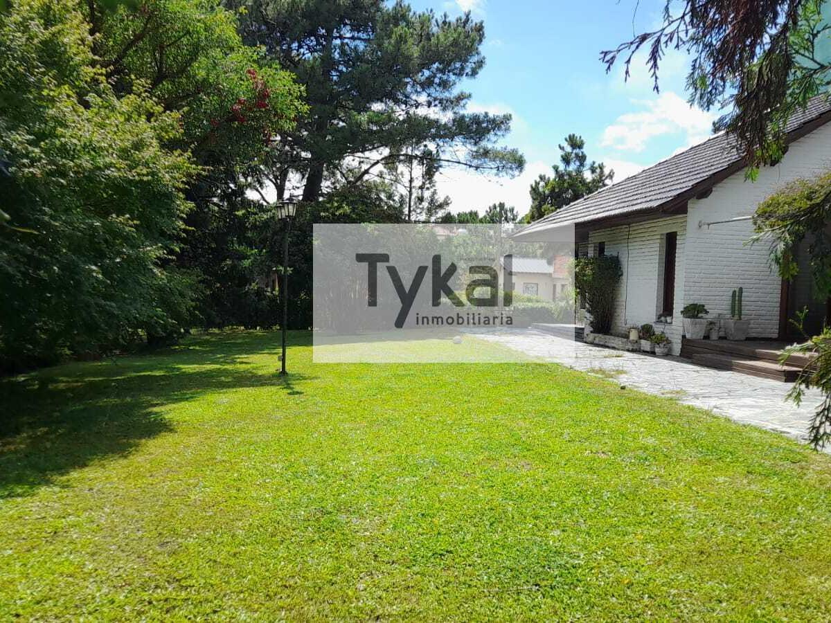 Casa con Parque y Gas Natural y Pileta 5