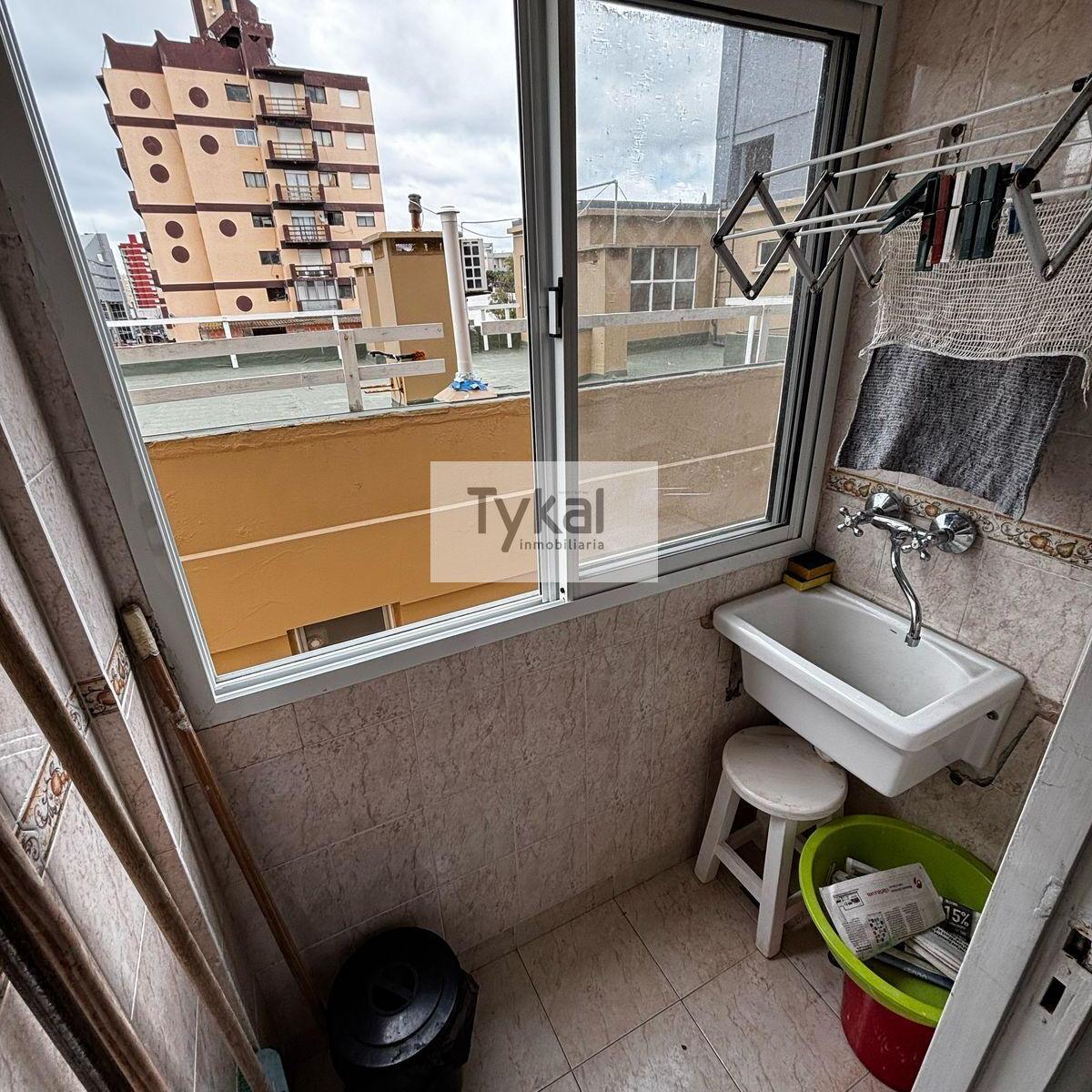 Departamento Centrico con Balcon Al Frente y Gas Natural 5
