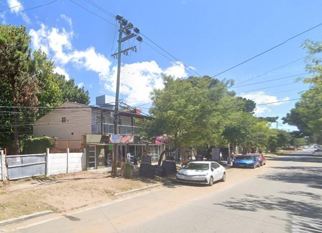 Oportunidad 2 Locales + 3 Departamentos Sobre Av 1