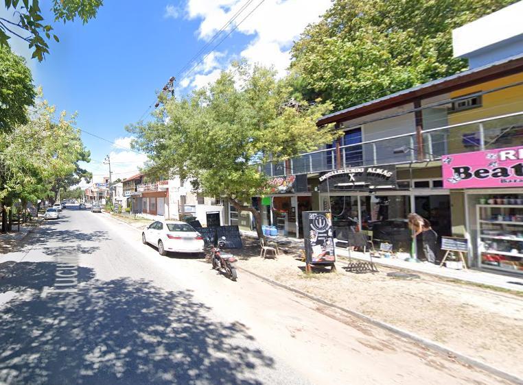 Oportunidad 2 Locales + 3 Departamentos Sobre Av 4