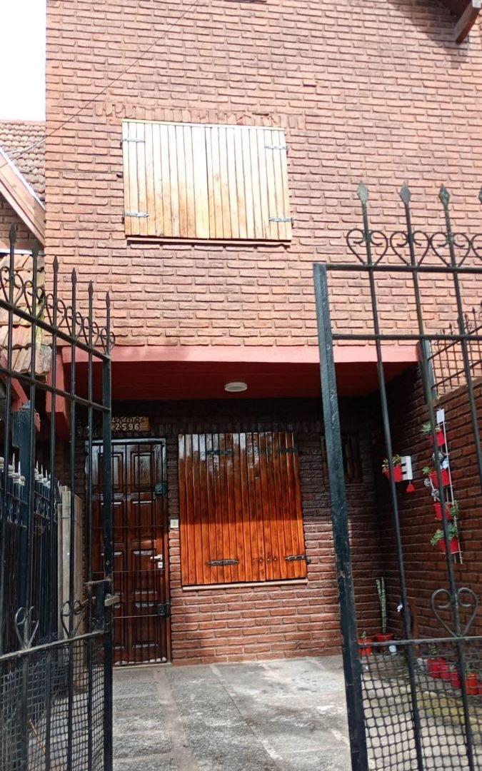 Duplex al frente amoblado con cochera cerca de la plaza Permuta en Berazategui