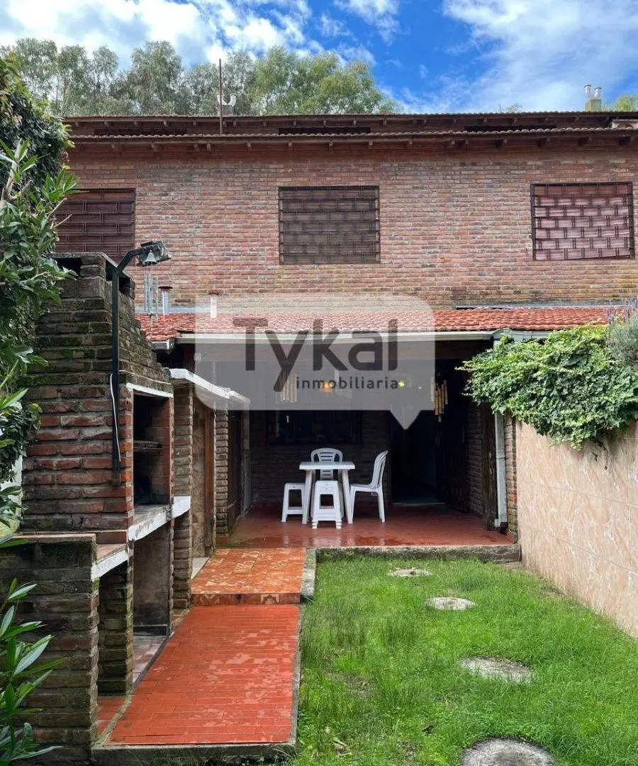 Excelente triplex en la Lucila 4