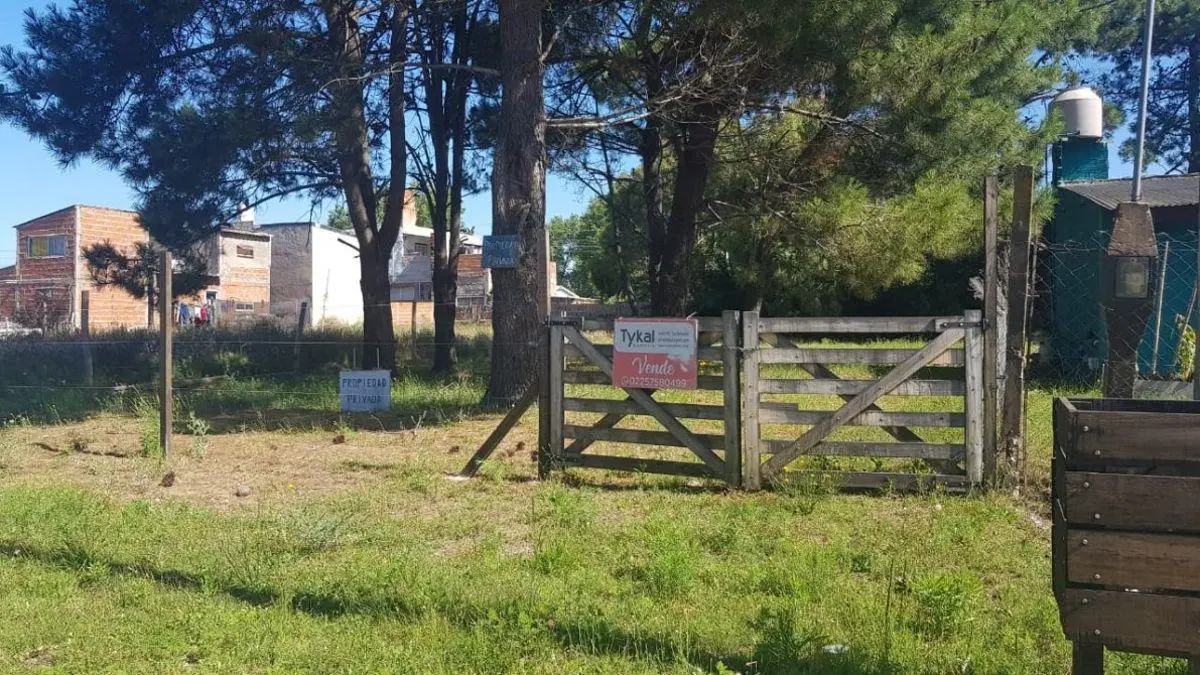 AMPLIO LOTE !!! EN ZONA DE RESIDENTES !!!! 3