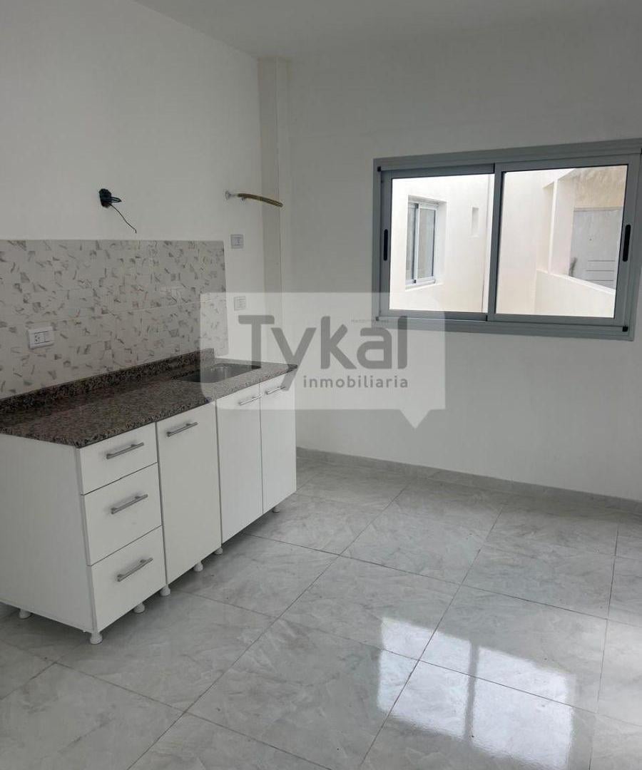 “Amplio Departamento de 3 Ambientes en Esquina | Doble Balcón, Parrilla y Cochera | Costa Azul”