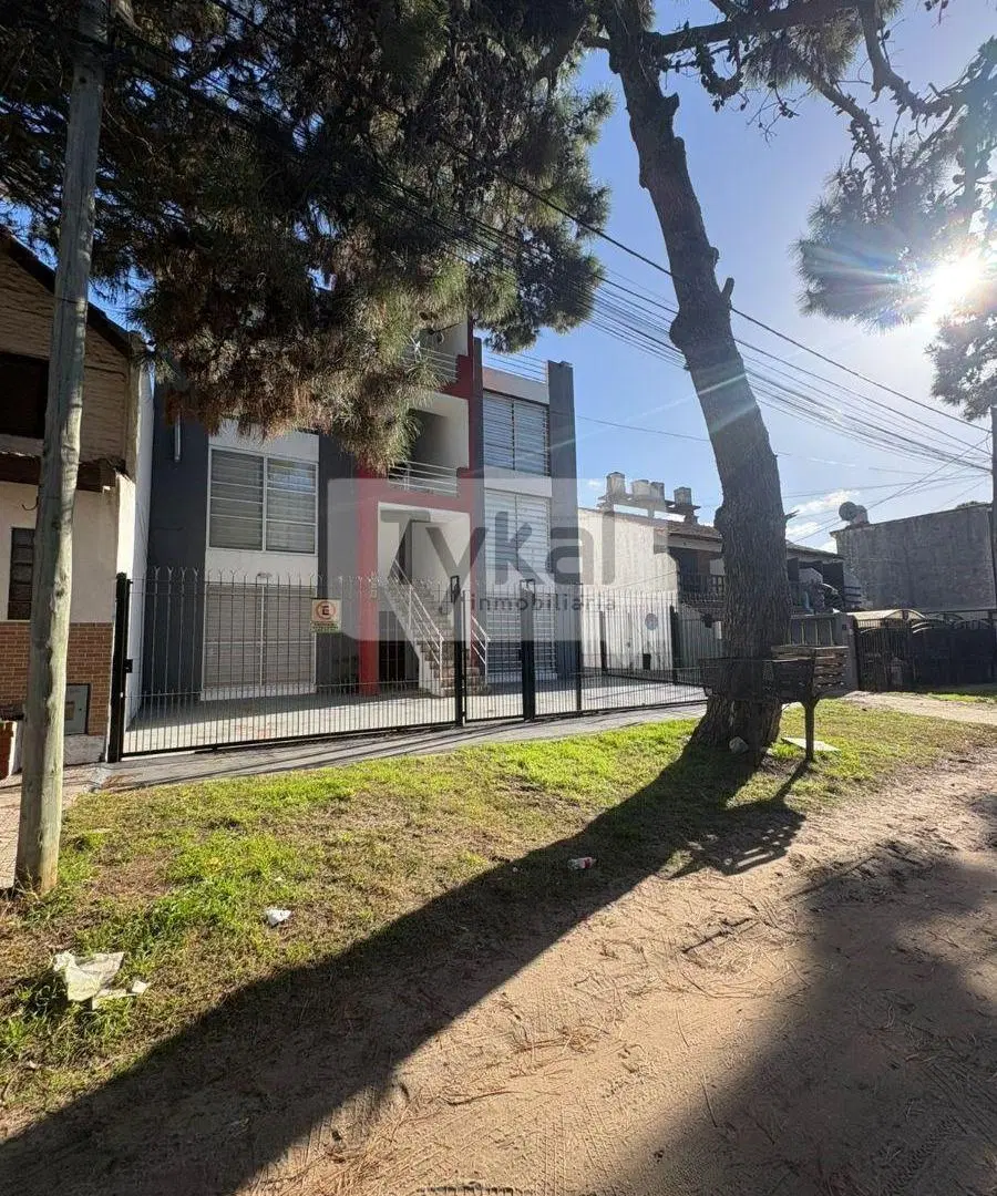 Departamento de 3 ambientes con espacio vehicular 2