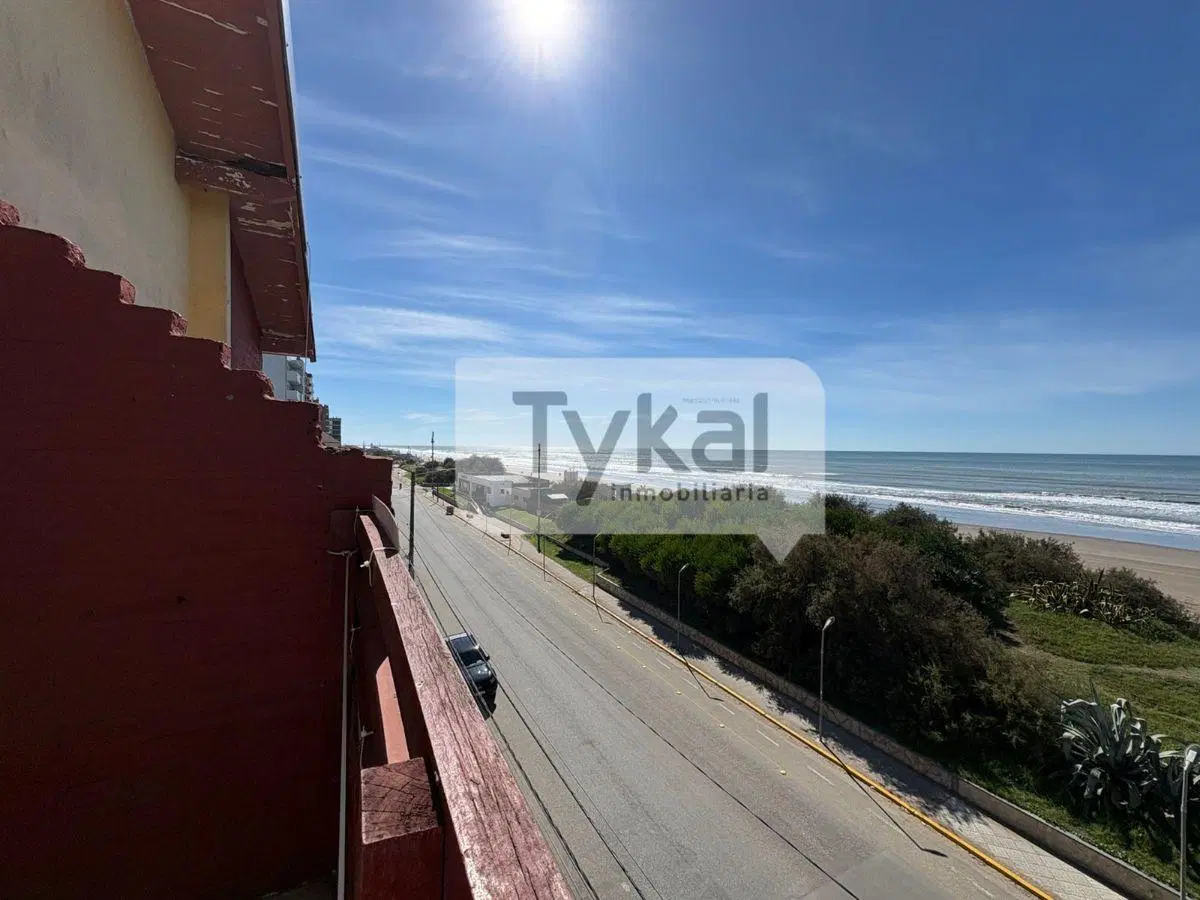 Departamento con BALCON AL FRENTE CON VISTA PANORAMICA AL MAR COCHERA CUBIERTA 2