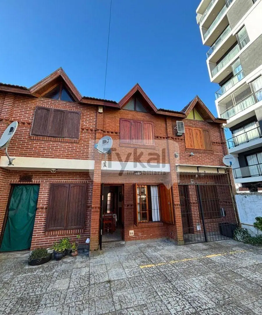 Excelente triplex cerca del mar con Gas natural 20 años antiguedad 1