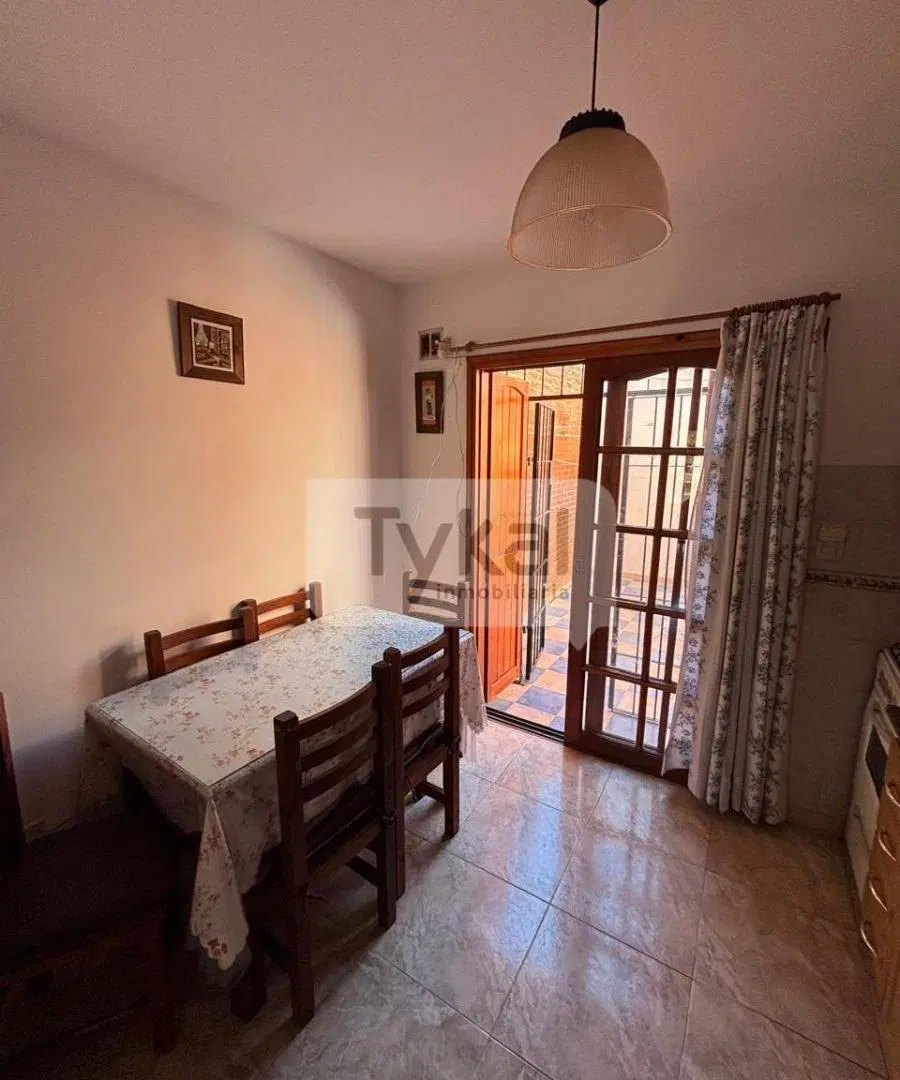 Excelente triplex cerca del mar con Gas natural 20 años antiguedad 8
