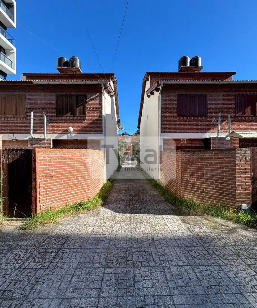 Excelente triplex cerca del mar con Gas natural 20 años antiguedad 2
