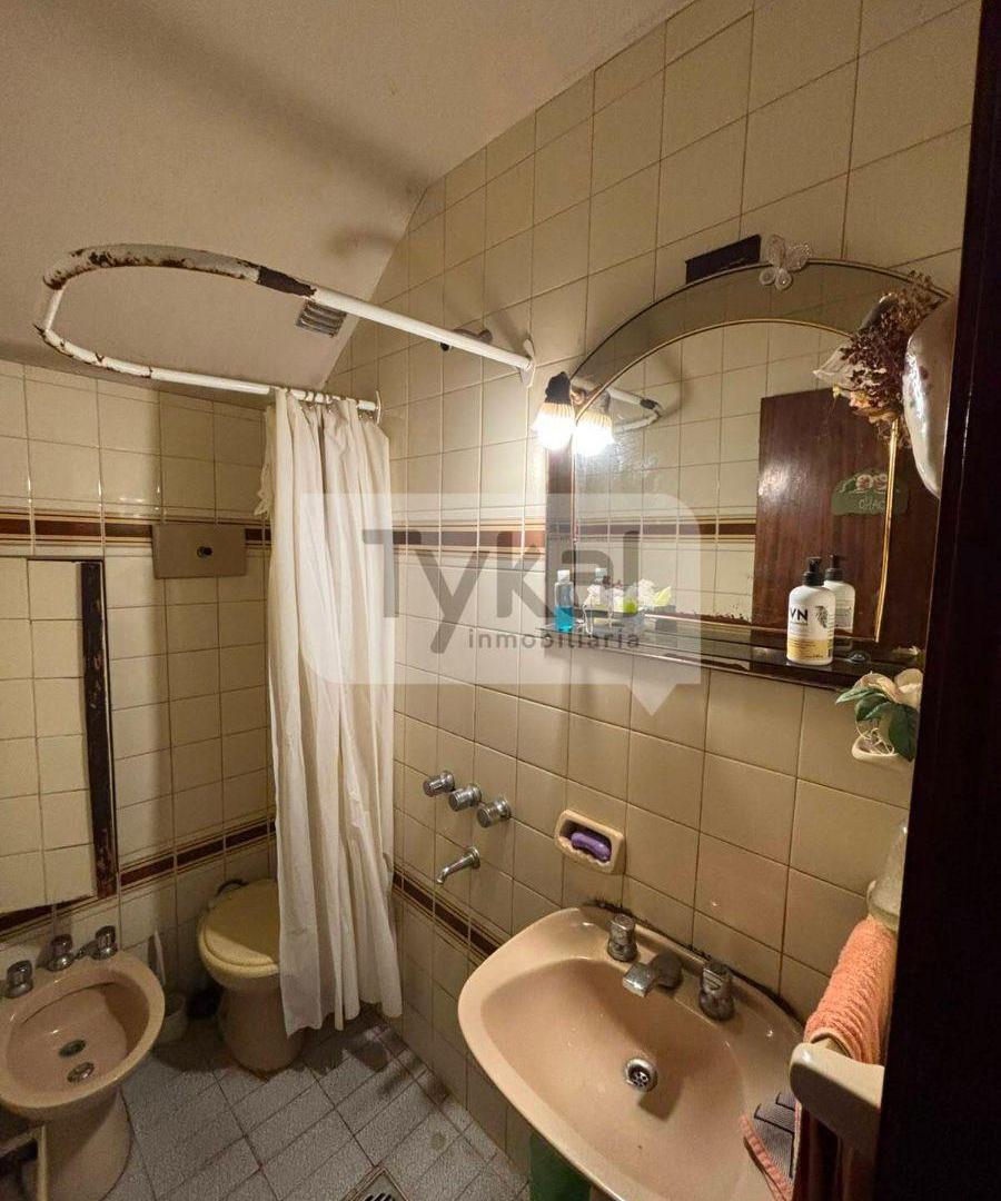 Foto de TRIPLEX AL FRENTE Con posibilidad de LOCAL !!!!, imagen 2