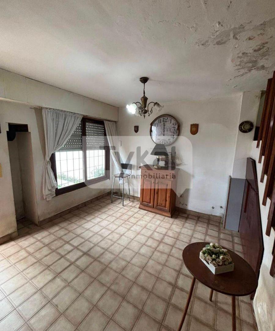 Foto de TRIPLEX AL FRENTE Con posibilidad de LOCAL !!!!, imagen 1