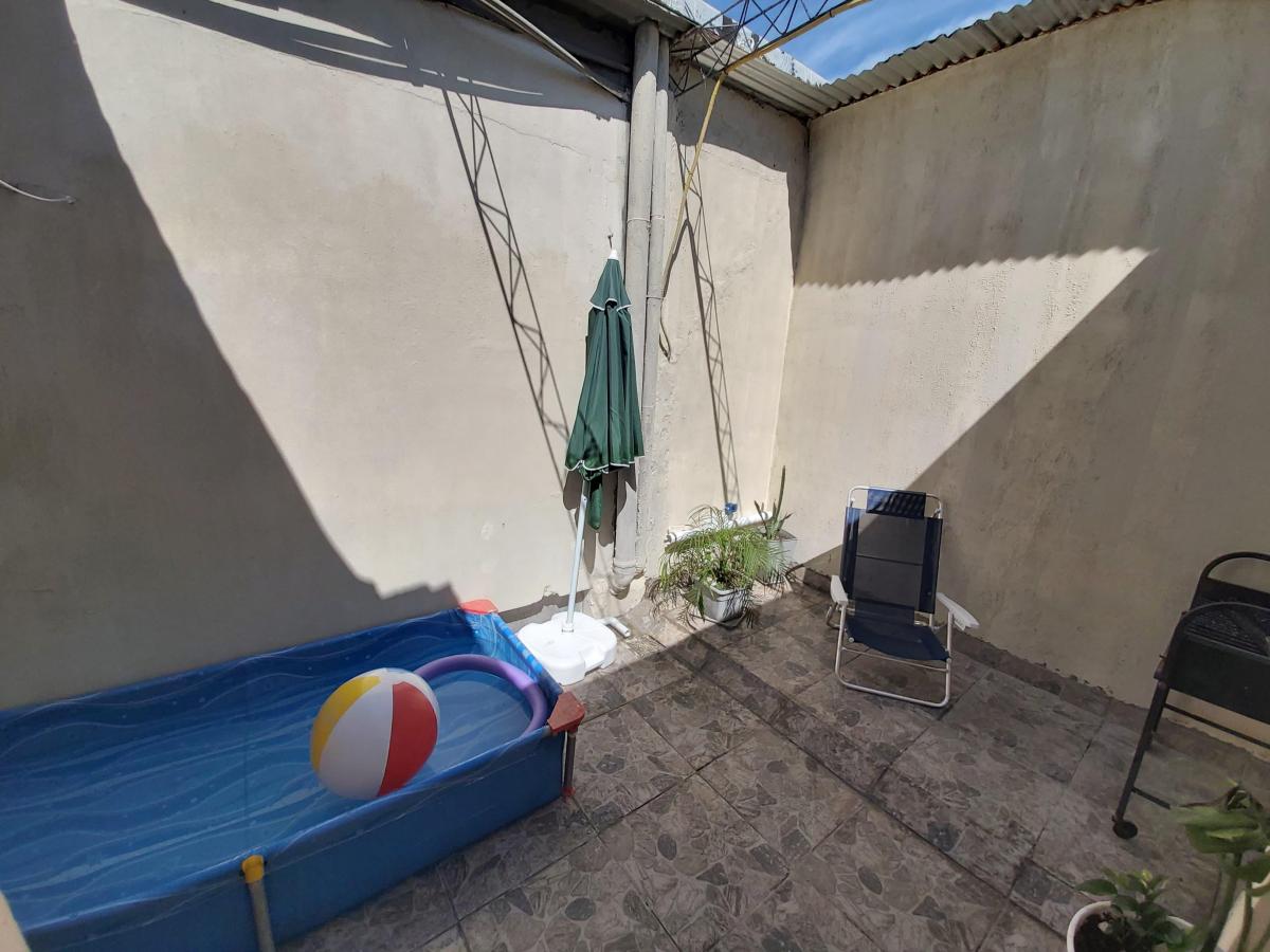 Hermosa Casa 5 Amb.2 Dorm. en Suite. Pequeña Tza. a 3 Cuadras del Parque! 1
