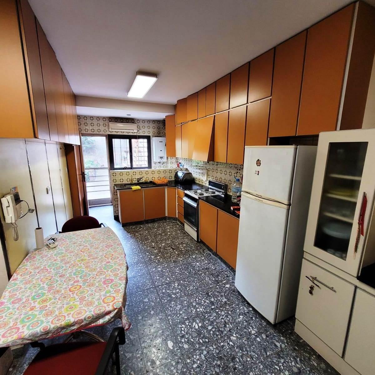 Venta en Block Excelente Casa Multifamiliar Sin Subdividir 2