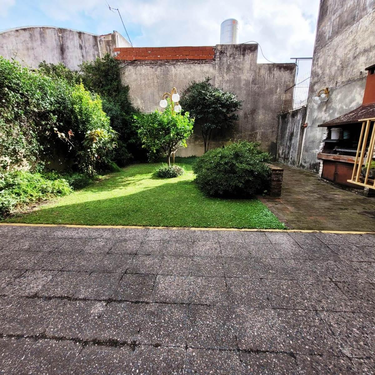 Venta en Block Excelente Casa Multifamiliar Sin Subdividir 4