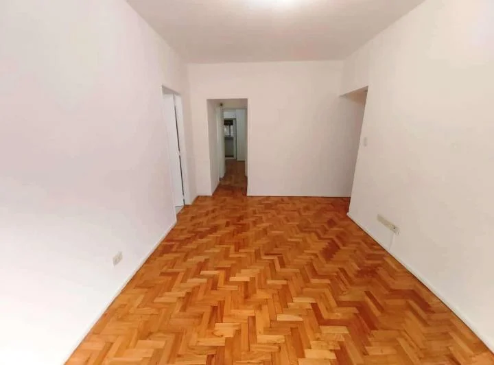 Hermoso 2 ambientes al frente. 2 balcones. Apto profesional. Excelente estado! 3