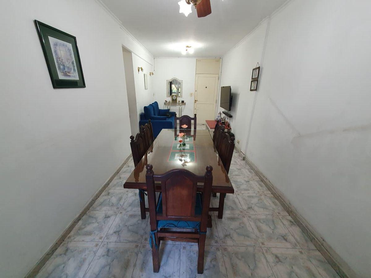 Hermoso depto 5 ambientes c/ balcón al frente en 2° piso p/ escalera. 2 baños. "Apto crédito"