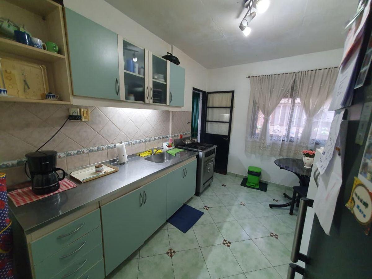 Foto de "Apto crédito" Hermoso depto 5 ambientes c/ balcón al frente. 2 baños, imagen 3