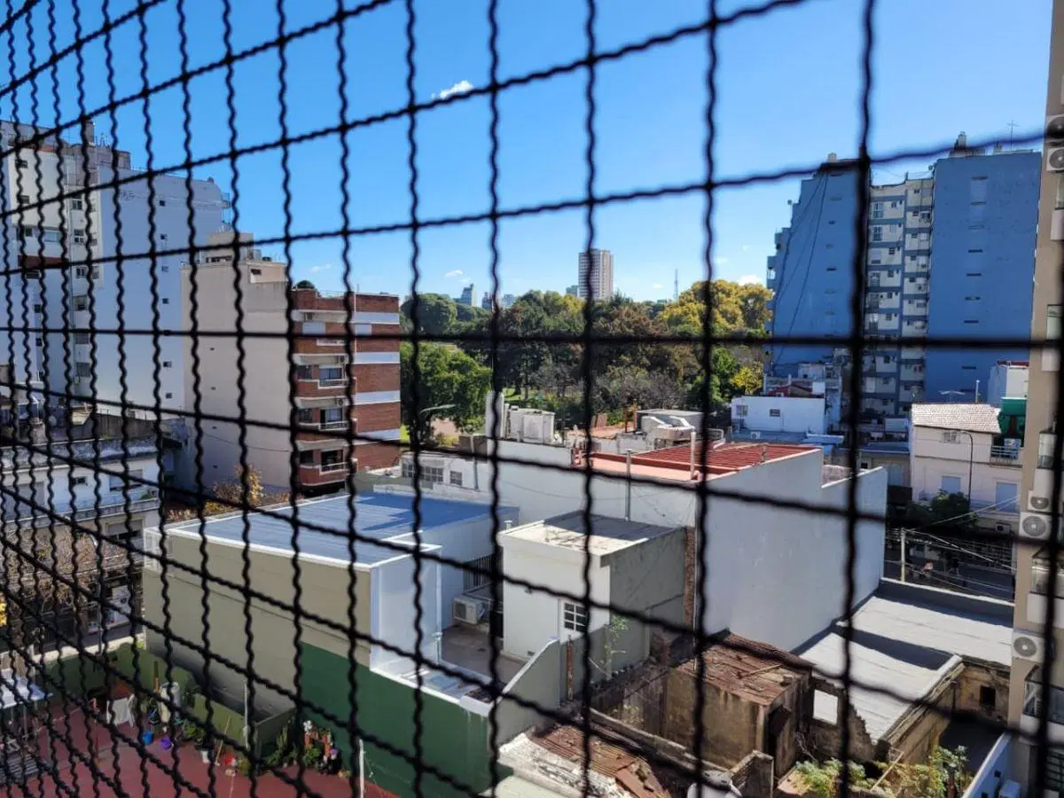 Excelente 3 Ambientes con Cochera en Parque Chacabuco. Contrafrente con vista al parque! 3