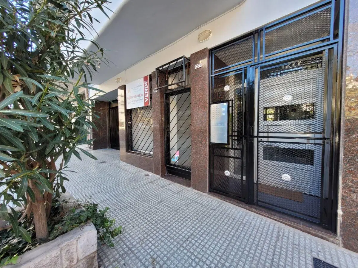 Excelente 3 Ambientes con Cochera en Parque Chacabuco. Contrafrente con vista al parque! 2