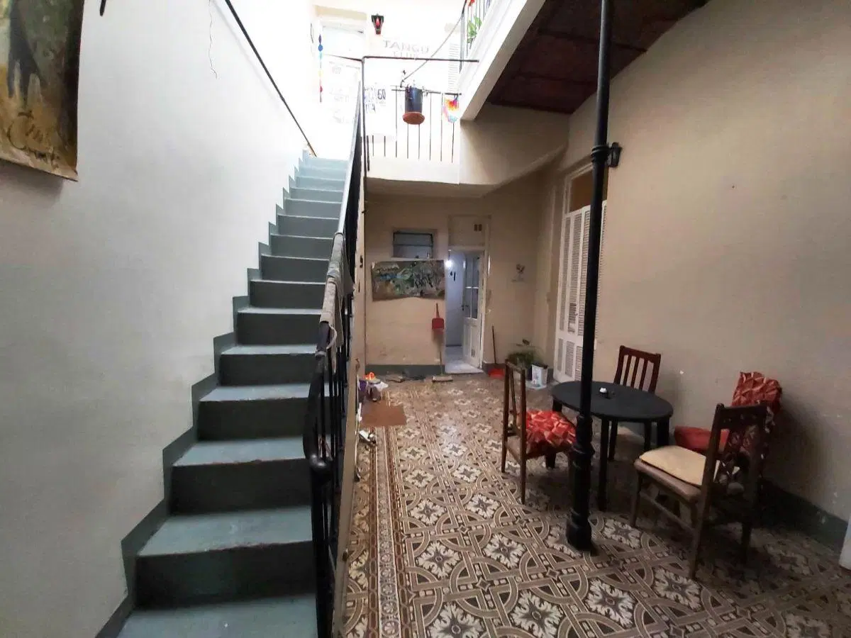 "VENTA LOTE" Gran capacidad constructiva en zona premium de Parque Chacabuco. PB+5+2 RETIROS. 4
