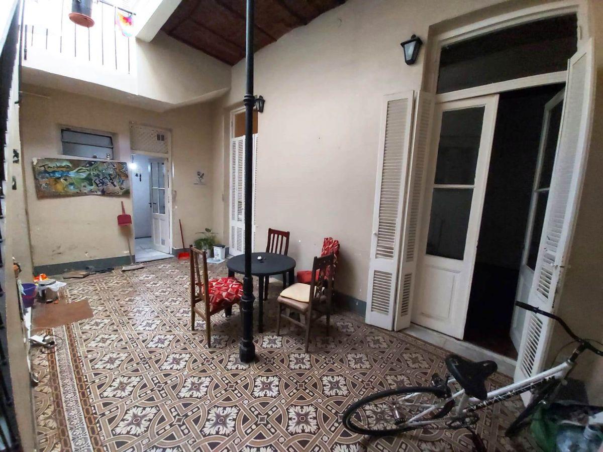 "VENTA LOTE" Gran capacidad constructiva en zona premium de Parque Chacabuco. PB+5+2 RETIROS.