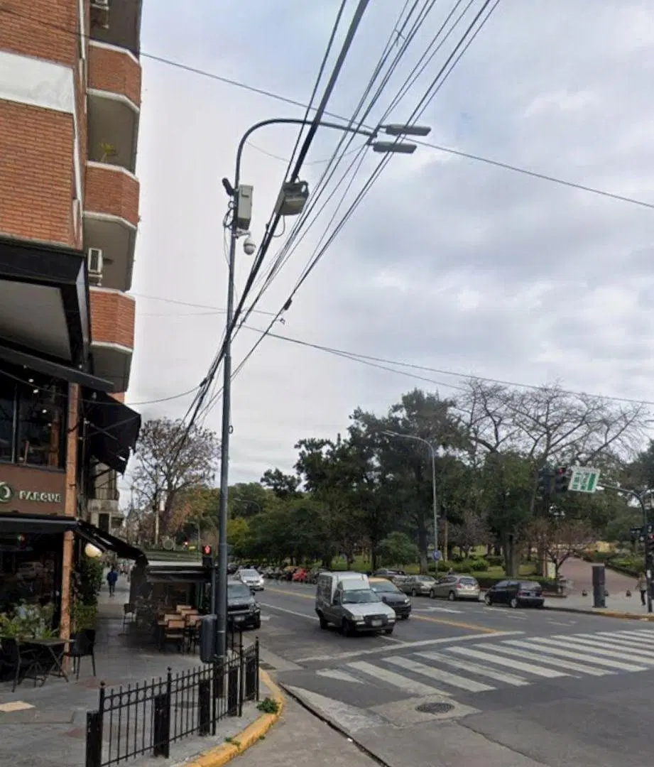 VENTA EN BLOCK SIN SUBDIVIDIR. RENTA INMEDIATA. TIPO CASA CON PTIO Y TZA. 2 LOCALES. 264m2 2