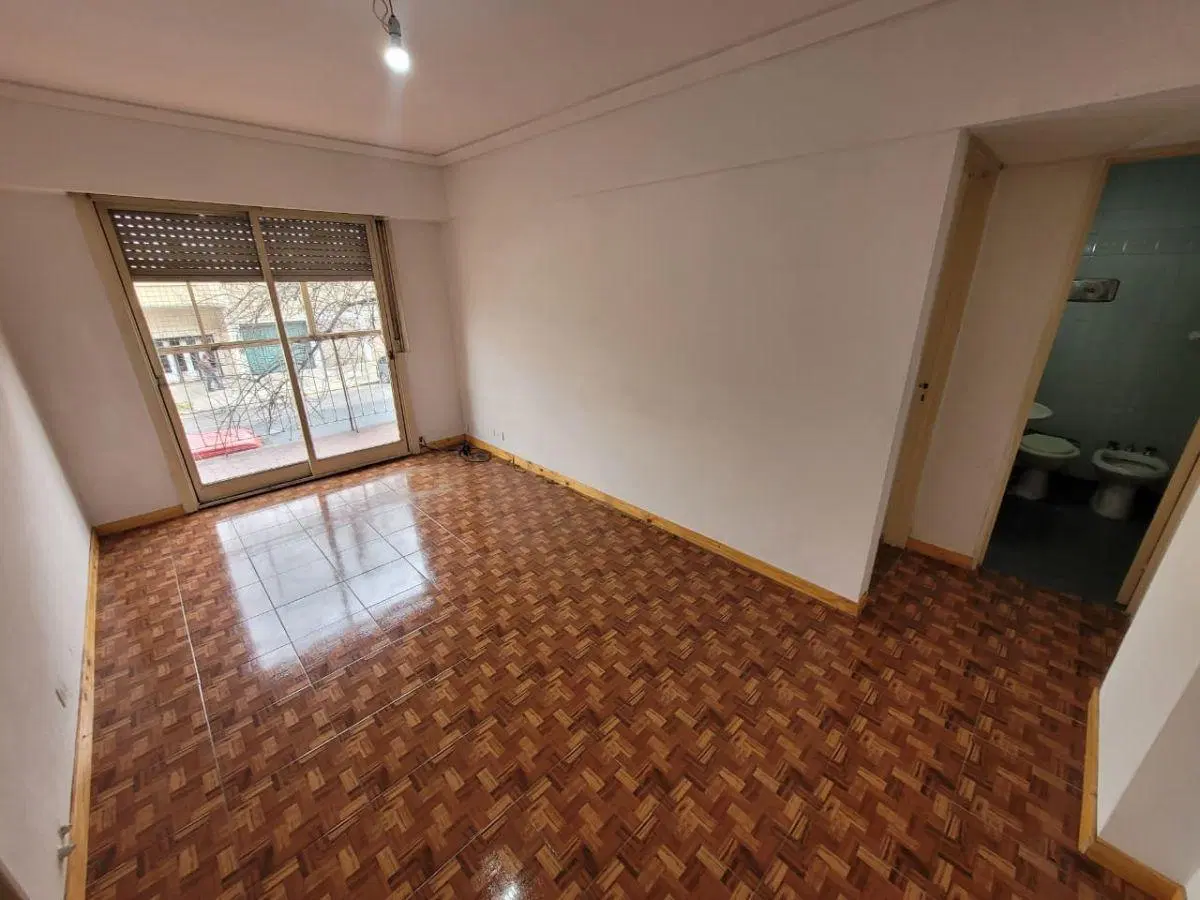 "APTO CRÉDITO HIPOTECARIO" Departamento 2 ambientes al frente. Cocina independiente y lavadero. 3