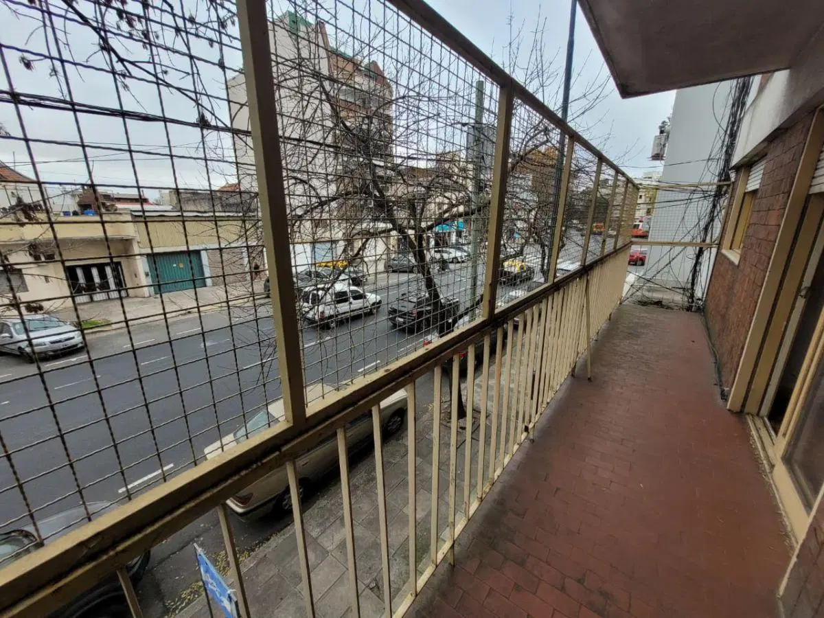 "APTO CRÉDITO HIPOTECARIO" Departamento 2 ambientes al frente. Cocina independiente y lavadero. 5