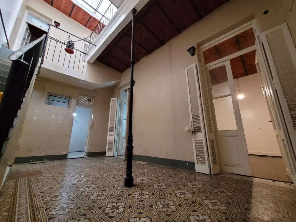 Tipo casa de 4 amb al c/frente. Sin expensas! 2 baños. Terraza. Patio. 3 Dormitorios +Escritorio 2