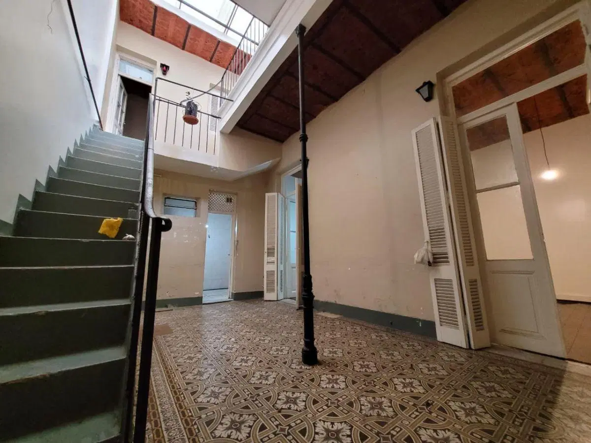 Tipo casa de 4 amb al c/frente. Sin expensas! 2 baños. Terraza. Patio. 3 Dormitorios +Escritorio 5