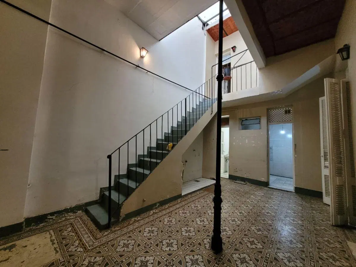 Tipo casa de 4 amb al c/frente. Sin expensas! 2 baños. Terraza. Patio. 3 Dormitorios +Escritorio 3