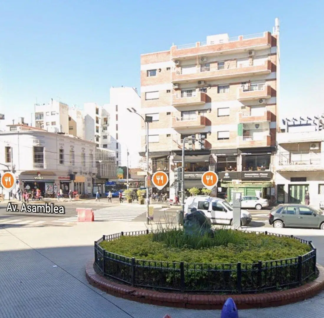 GRAN LOCAL COMERCIAL A LA VIA PÚBLICA. UBICACIÓN ESTRATEGICA! ZONA COMERCIAL! A METROS AV. ASAMBLEA 8